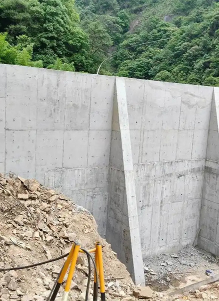 合肥瑶海区重力式挡土墙